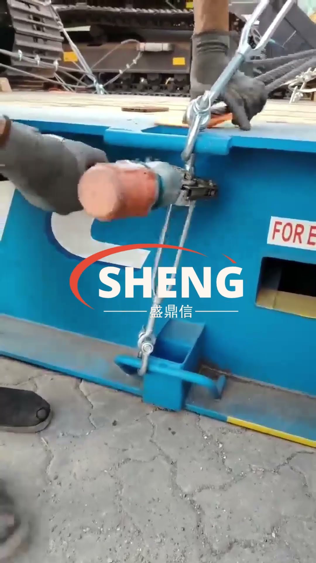SDX electric turnbuckle wrench operating on a turnbuckle connection