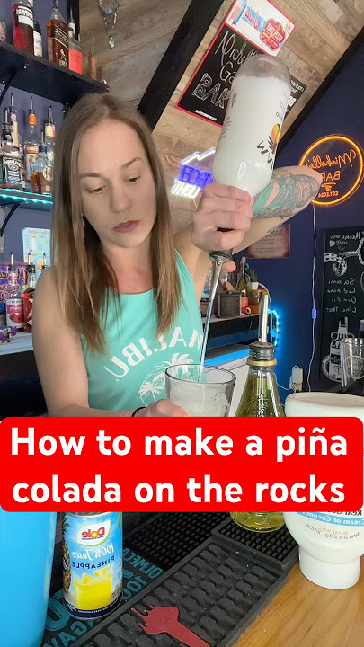 Cara membuat piña colada dengan es batu (tanpa diblender) #pinacolada #minumantropis #bartender
