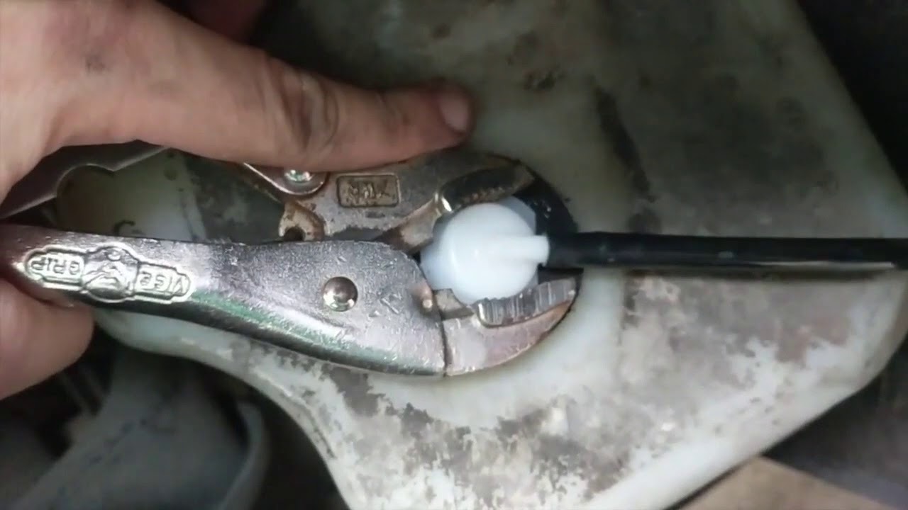 1984 VW Vanagon Fuel Expansion Tank Broken Nipple + Float Valve