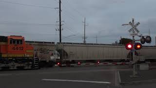BNSF Unit Grain Meet (Santa Fe Unit): Vancouver 11th Street Grade Crossing