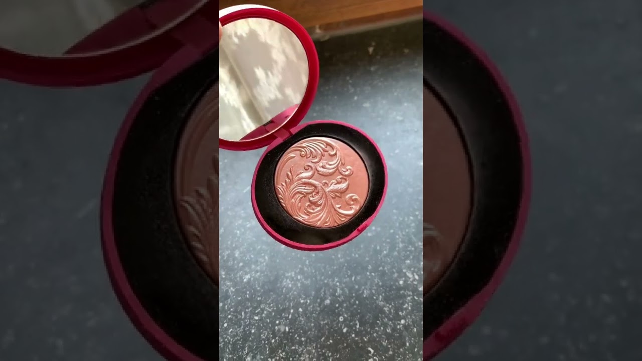 Kiko A Holiday Fable Highlighter Enigmatic Bronze 