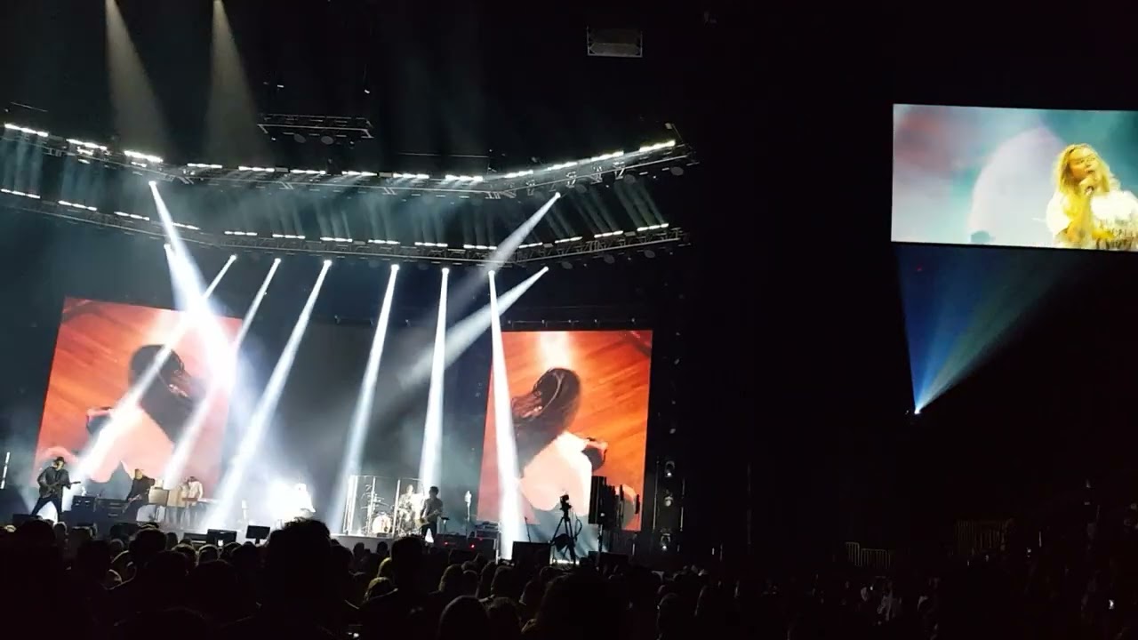 Hands clean + Forgiven - Alanis Morissette (Live @ Bell Centre, Montreal)