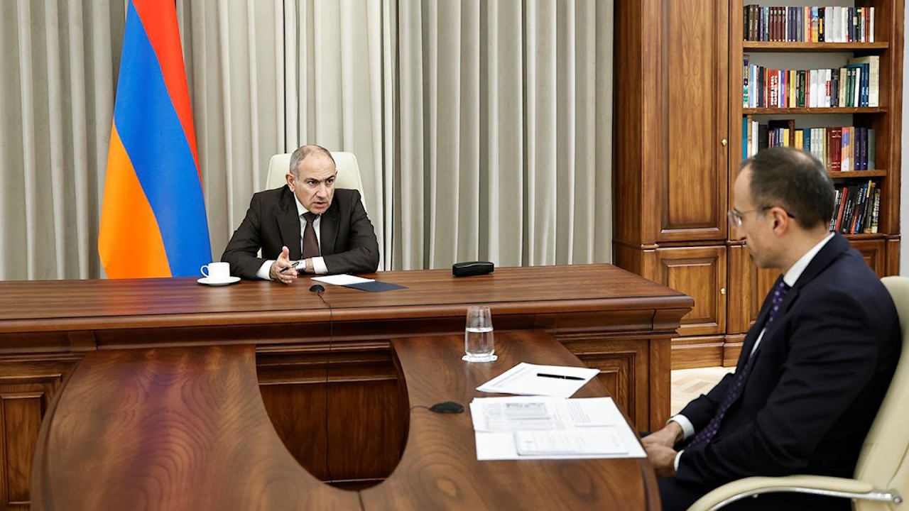 Վարչապետն ԱՍՀ նախարար Արսեն Թորոսյանի հետ քննարկում է թոշակների բարձրացման հարցը