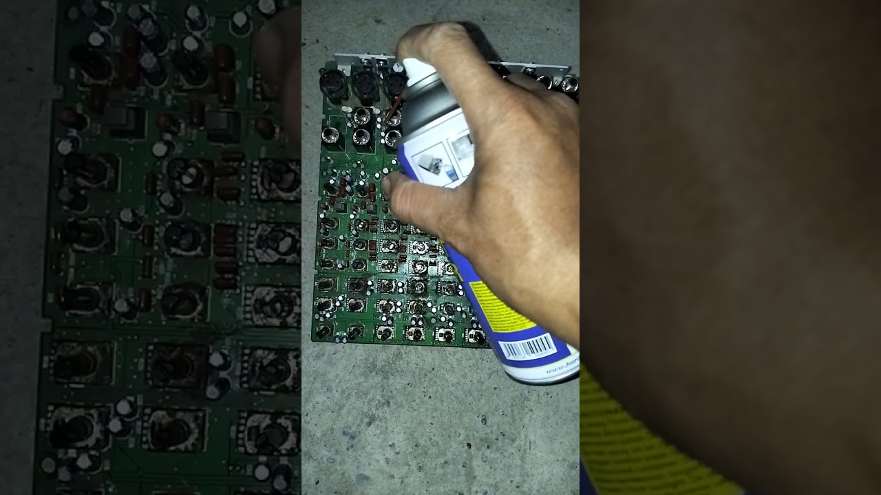 How to clean electronic parts of Amplifier using Electronic Contact Cleaner for electronic devices.
