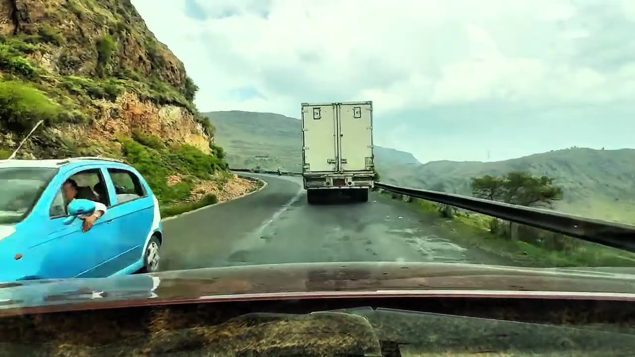 لعشاق السفر ✈️| طريق نقيل سماره مع أجواء المطر وصوت حسين محب 🎶 “أنس عليك يا ريم”#اكسبلور #اليمن