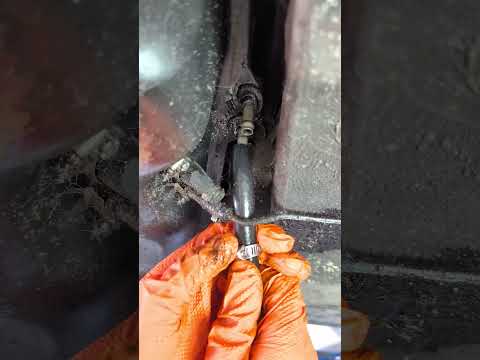 Fast fuel line repair on an old luxury BMW #mechanic #repair #bmw #e38 #rust #diesel #fuel #diy