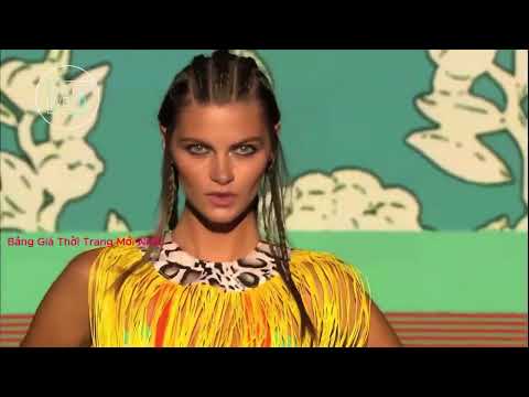 💃 Gái Xinh Bikini Madrid Tỏa Sáng Rực Rỡ Trên Catwalk — Đồ Đắt Tiền Càng Cần Giặt Ủi Chuyên Nghiệp