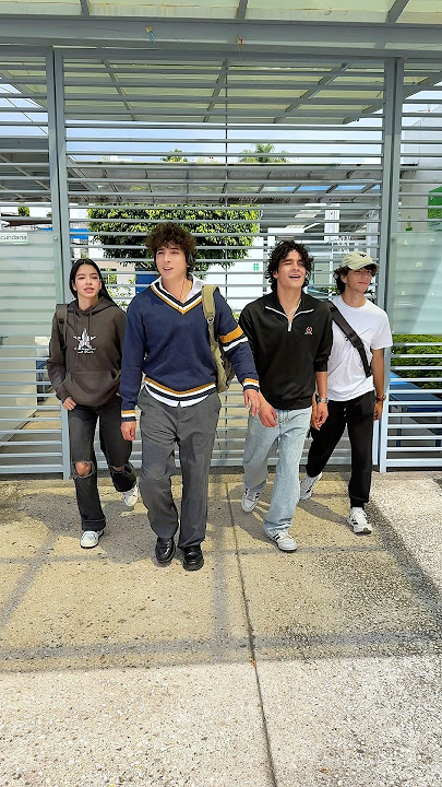 NIÑOS SALIENDO DE LA ESCUELA 🏫