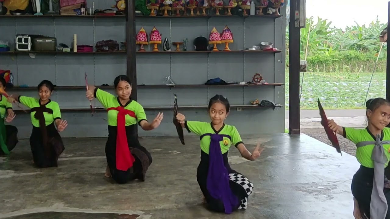 BELAJAR TARI LEGONG MAHAWIDYA