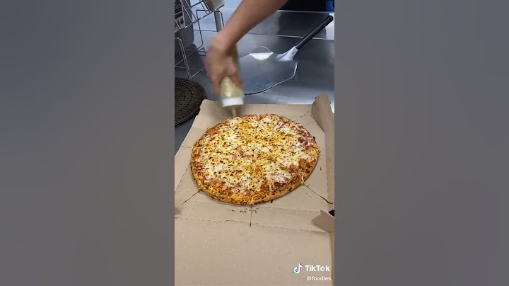 Dominos pizza making