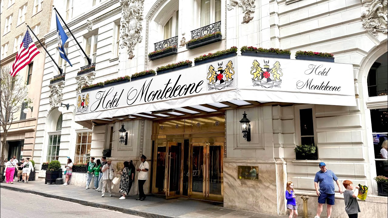 The Carousel Bar in the Hotel Monteleone in the French Quarter in New Orleans 