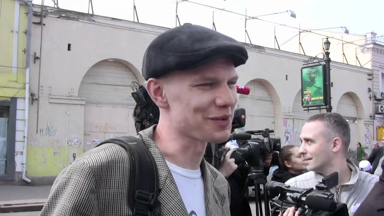 У вас есть татуировка? А гепатит С?