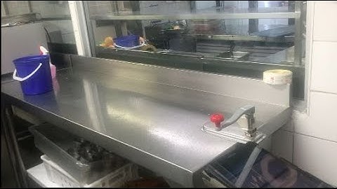 How to clean and sanitise tables