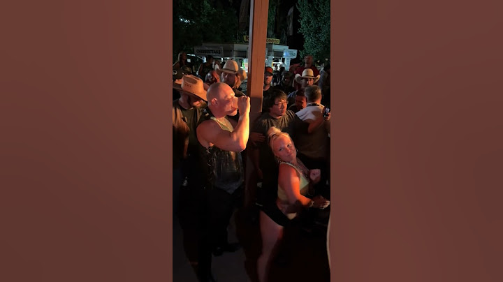 🤣 GIRL FAILS HORRIBLY TRYING TO DANCE ON CONOR MCGREGOR