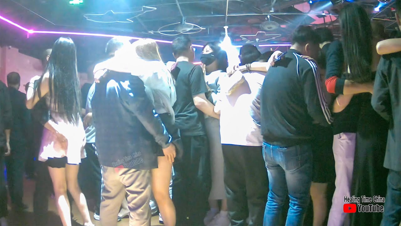 2025.07.22 Dance with a beautiful partner and enjoy dancing together