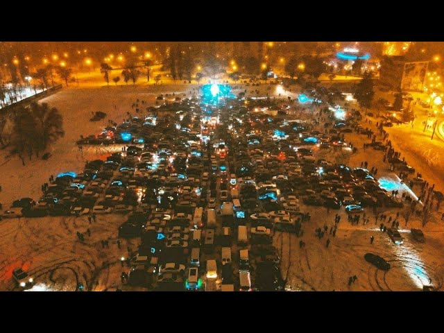 В Харькове разнообразием огней, зажгли самую большую автоелку в истории Украины - видео