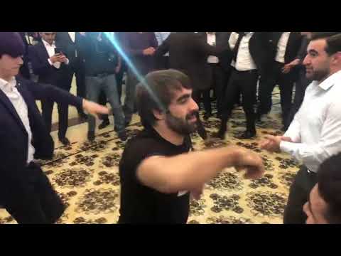 Rafael Ağayev komanda yoldaşı Ayxan Mamayevin toyunda.