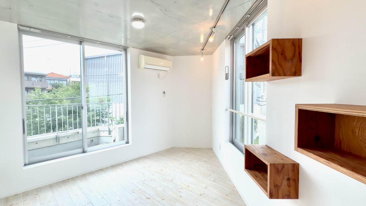 This 300 Sqft Tokyo Micro Apartment Has 3 Floors! 🤯