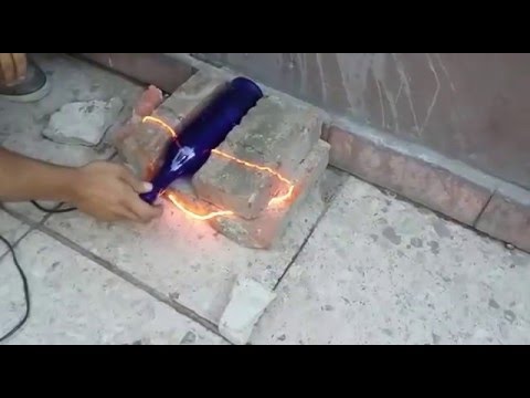 Cortando botellas con una resistencia - YouTube