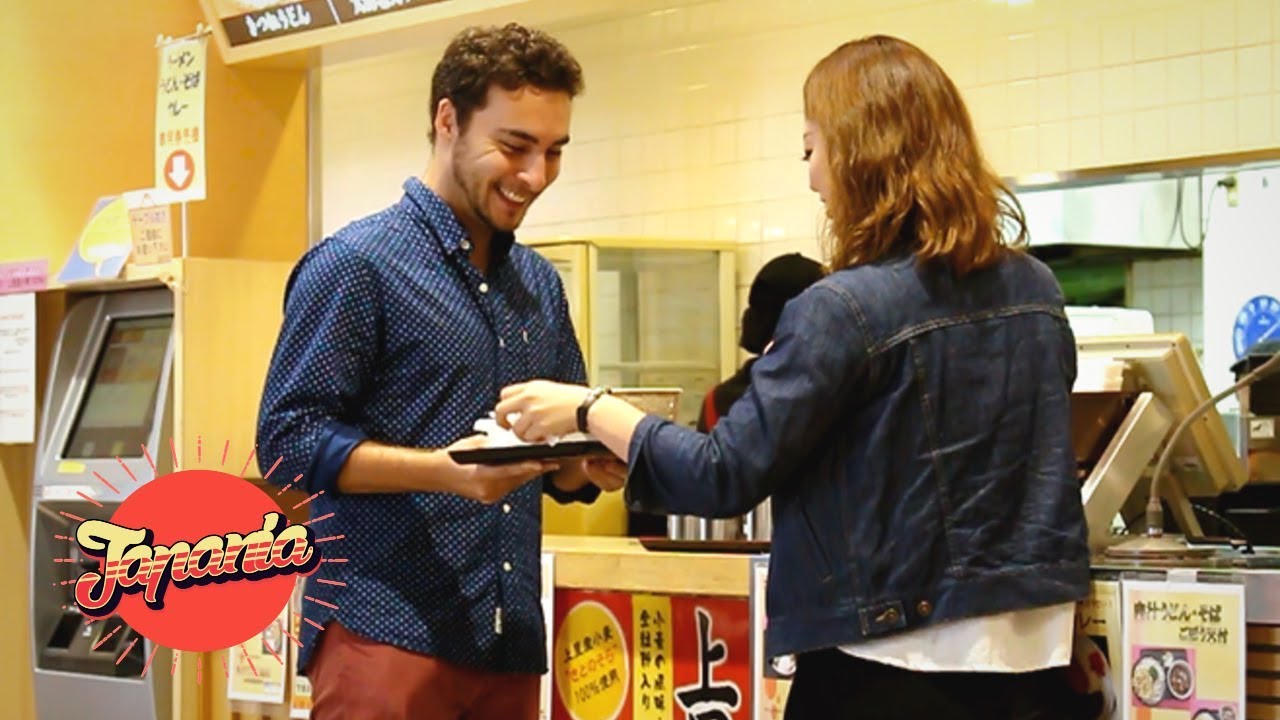 Sur une aire d'autoroute au Japon ! (+ accident...) - YouTube