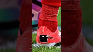 Thumbnail for Proč si Fotbalisti STŘÍHAJÍ Díry do Kopaček?
