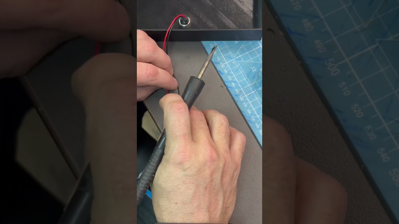 Включаем свет - и логотип оживает ✨Показываем, как светится готовый светильник WISE