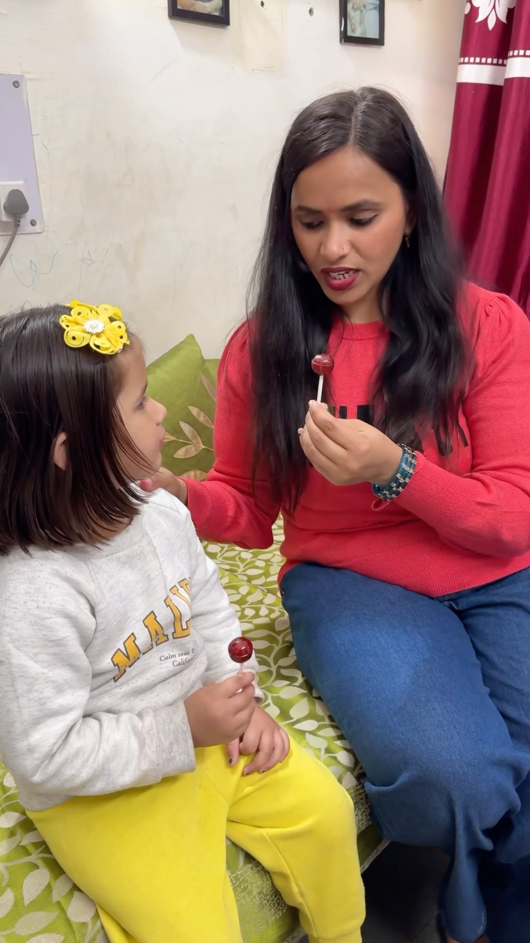 Vedika ne Akshita ka lolipop chhin liya?