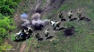 Horrible! Ukrainian blow up Russian soldiers at close range on the battlefield