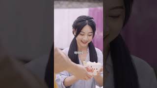 가난한 남자가 하는 과부를 구했다가강간당 깡패에게 기절당했다!그 순간, 그의 몸에서 신력이 폭발했다!#바보 청년 각성함