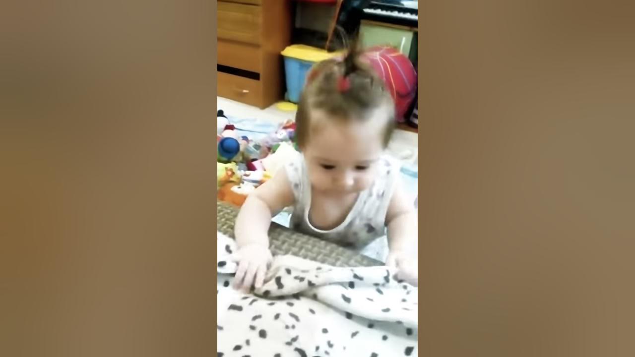 Юля пообещала дать своей младшей сестре верочке. Юля пообещала дать своей младшей сестре верочке