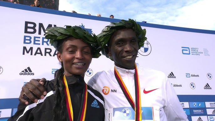 Lezbiyen ona suti Squirting bilan ayolning mushuk