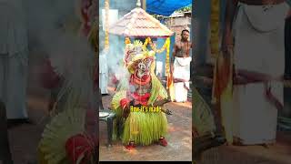 Download Lagu പൊട്ടൻ തെയ്യത്തിന്റെ മടിയിൽ ഇരിക്കുന്ന ഗുളികൻ തെയ്യം Gulikan Theyyam sitting on Pottan theyyam's lap MP3