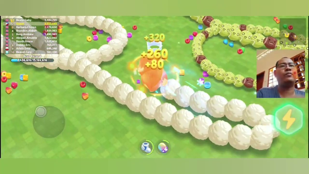 NOOB vs PRO vs HACKER - Sweet Crossing : Snake.io (By Moonton)