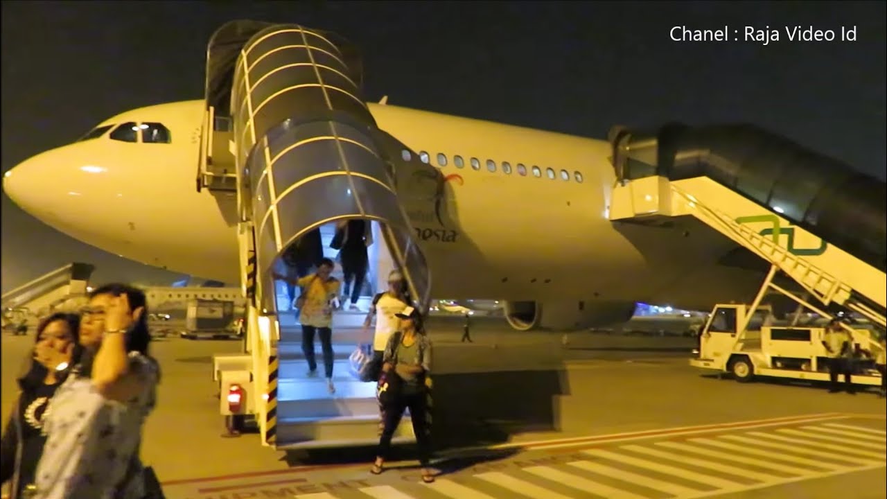 Terbang Dengan Airbus A330-300 Pesawat Garuda Indonesia Bali Jakarta, Pengalaman Terbang Malam