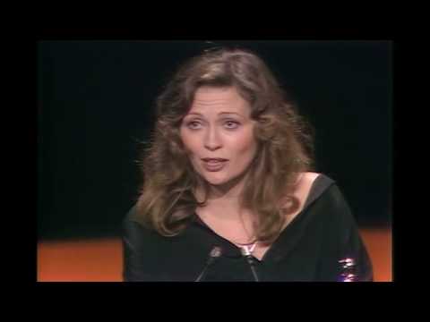 Faye Dunaway Wins Best Actress: 1977 Oscars - YouTube