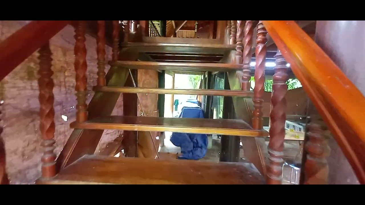 Nhà sàn 3 gian 2 diễu gỗ nghiến.