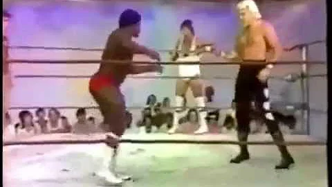 Blond Bombers vs Jerry Bryant, Koko Ware (6-30-79)...