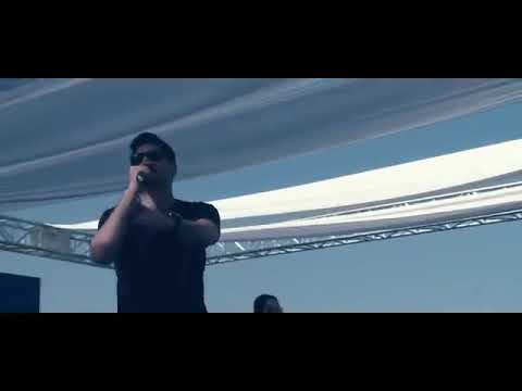 لما المصريين يغنوا ديسباسيتو لايف    