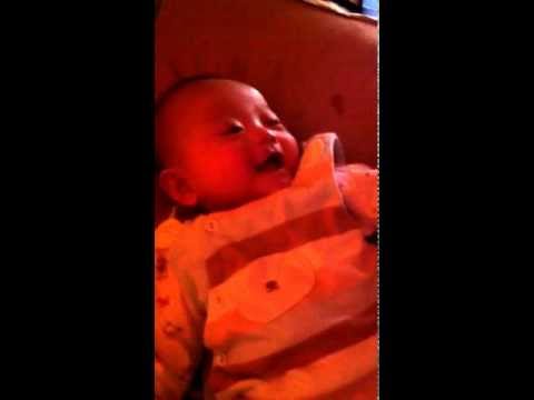 소중한 우리 아기 "둥가"의 숨넘어가는 웃음소리로 즐거운하루~^^ (baby laugh)