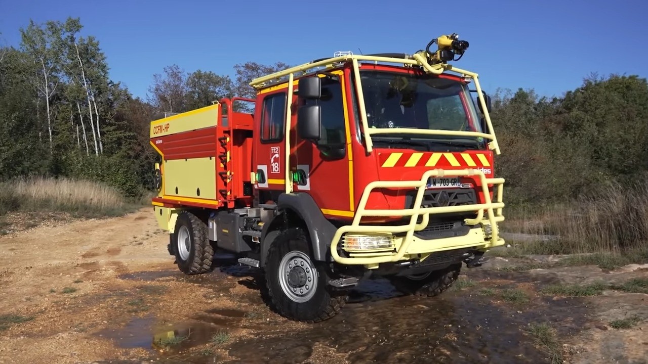 Équipé pour le feu et le terrain difficile : Renault Trucks D CCF 4x4