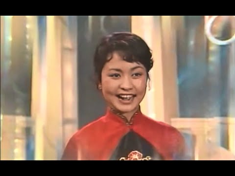 在希望的田野上    彭丽媛演唱（1983年）