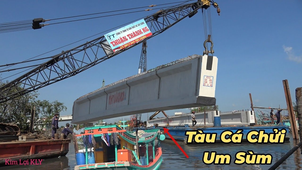 Quá Kỷ Thuật Khi Xem Chuyền Dầm Cầu 37 Tấn Từ Dưới Sông Lên Cao Gác Lên Cầu.