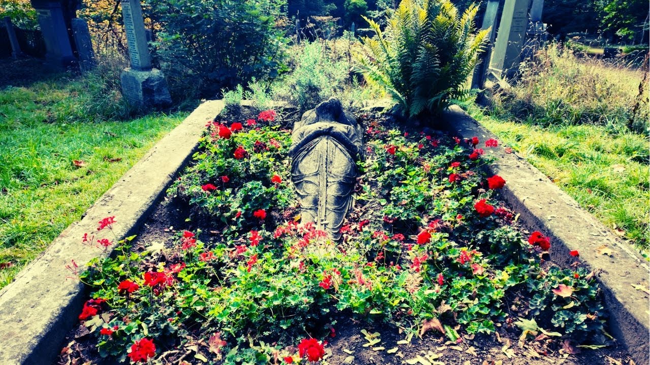 Warriston Cemetery, Edinburgh: A Walk to the Red Lady’s Tomb