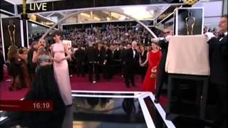 Anne Hathaway Reveals Her Breasts At The 85th Academy Awards OSCARS 2013