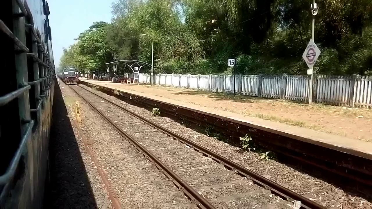 11003-tutari-express-meets-at-vaibhavwadi-road-youtube