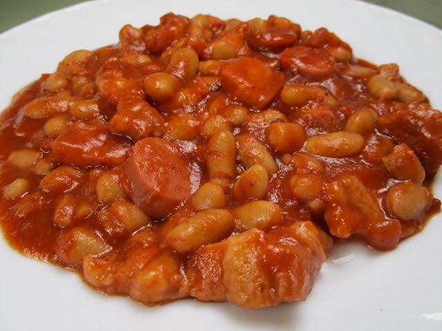 Easy & nutritious - hotdog with Hunt's Pork & Beans Pair this with