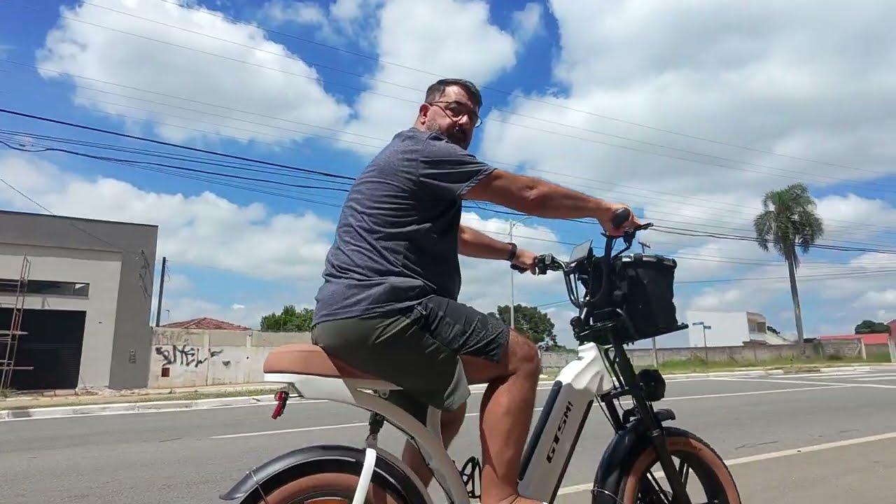 Ebike Q8 GTSM1 rodando na rua