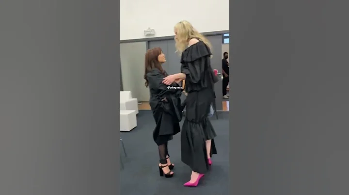 JENNA ORTEGA E GWENDOLINE CHRISTIE NA CCXP 22 #wan...