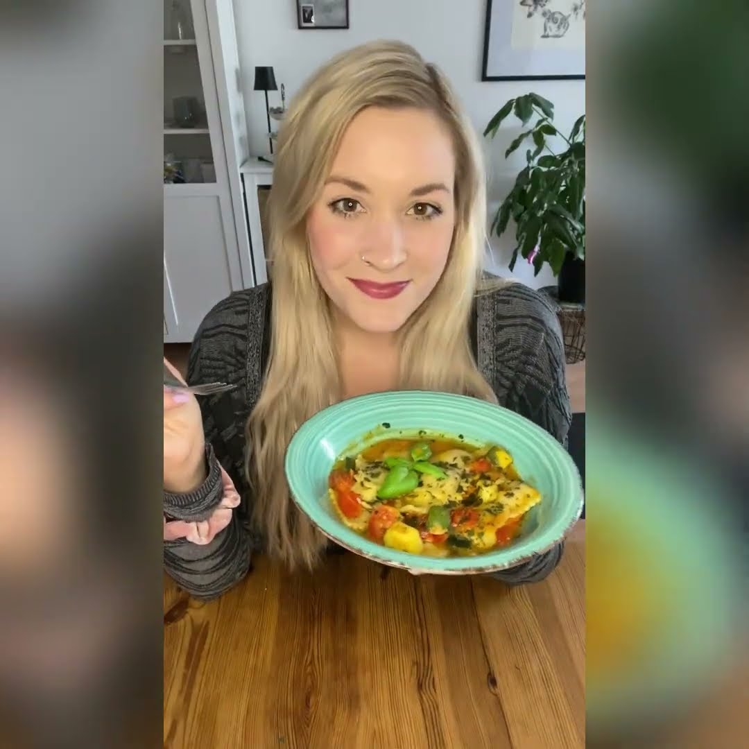 Tomatisierte Ravioli Gemüsepfanne vegan - YouTube