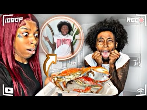 PUTTING A LIVE CR@B 🦀 ON MY ANGRY GIRLFRIEND * HILARIOUS *